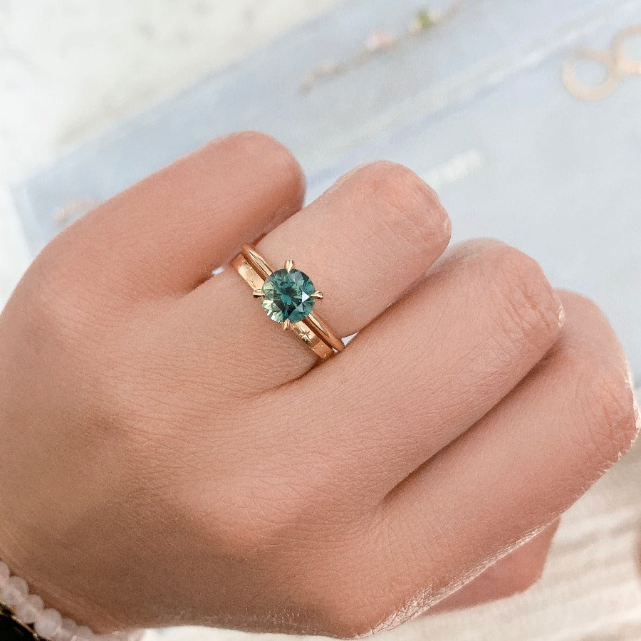 1.58 Carat Stella Bi-Color Blue-Green Round Cut Sapphire Ring in Peach Gold