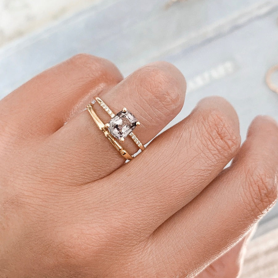 Hyeres Purple Spinel Ring in Yellow Gold