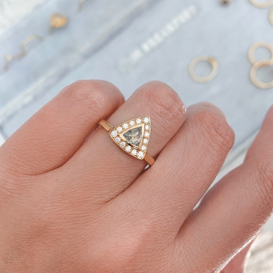 LÚDERE gold triangle ring with peridot, amethyst, pink topaz, cognac  quartz, and London blue topaz gemstones – LÚDERE®