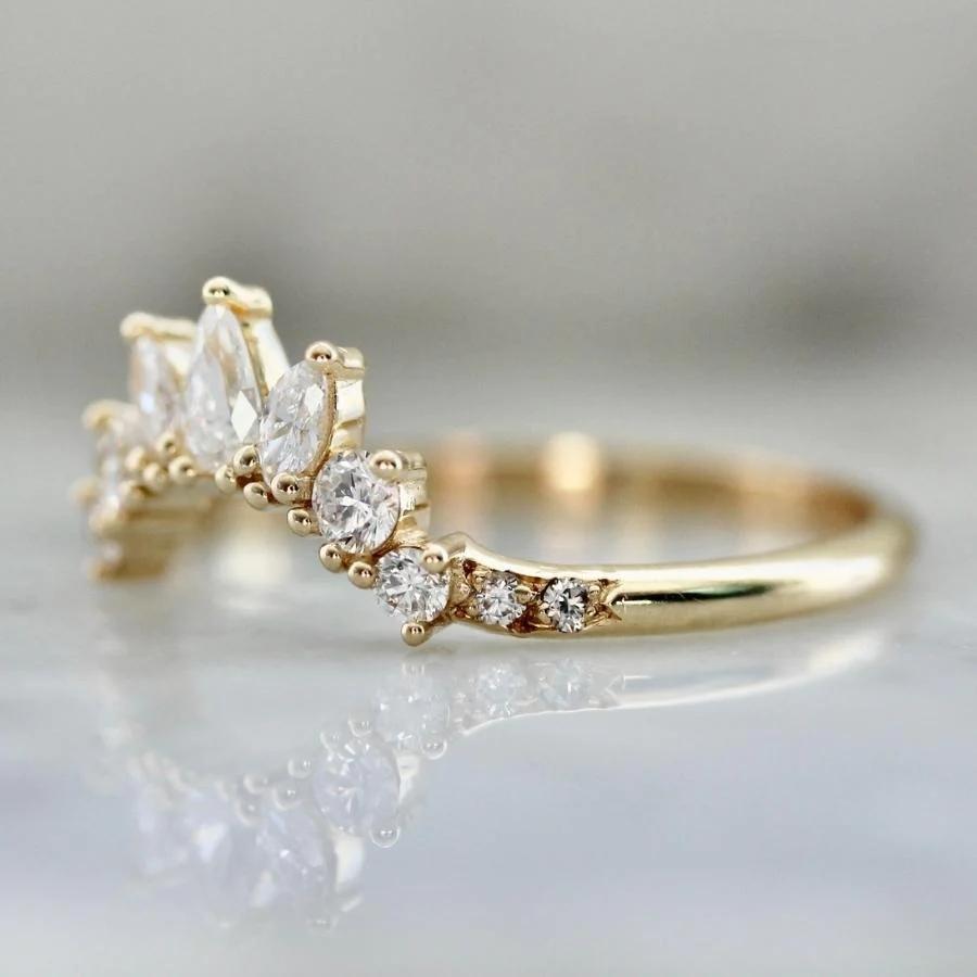 Jazz Hands Curved Diamond Band