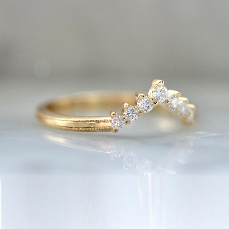 Lune Curved Diamond Band