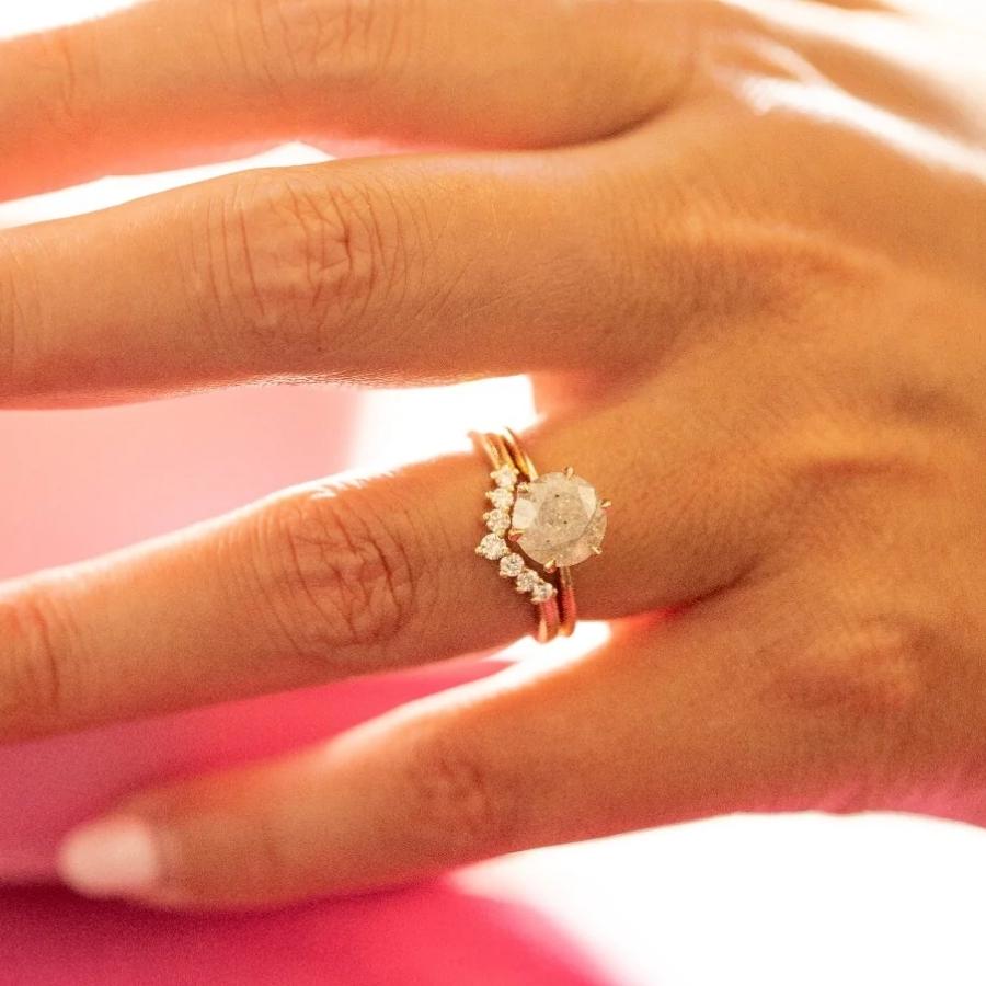 Lune Curved Diamond Band