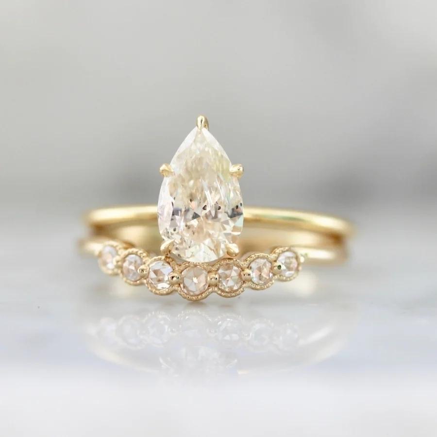 Oasis White Round Rose Cut Diamond Band