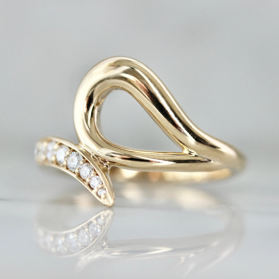 Old Money White Round Brilliant Cut Diamond Ring