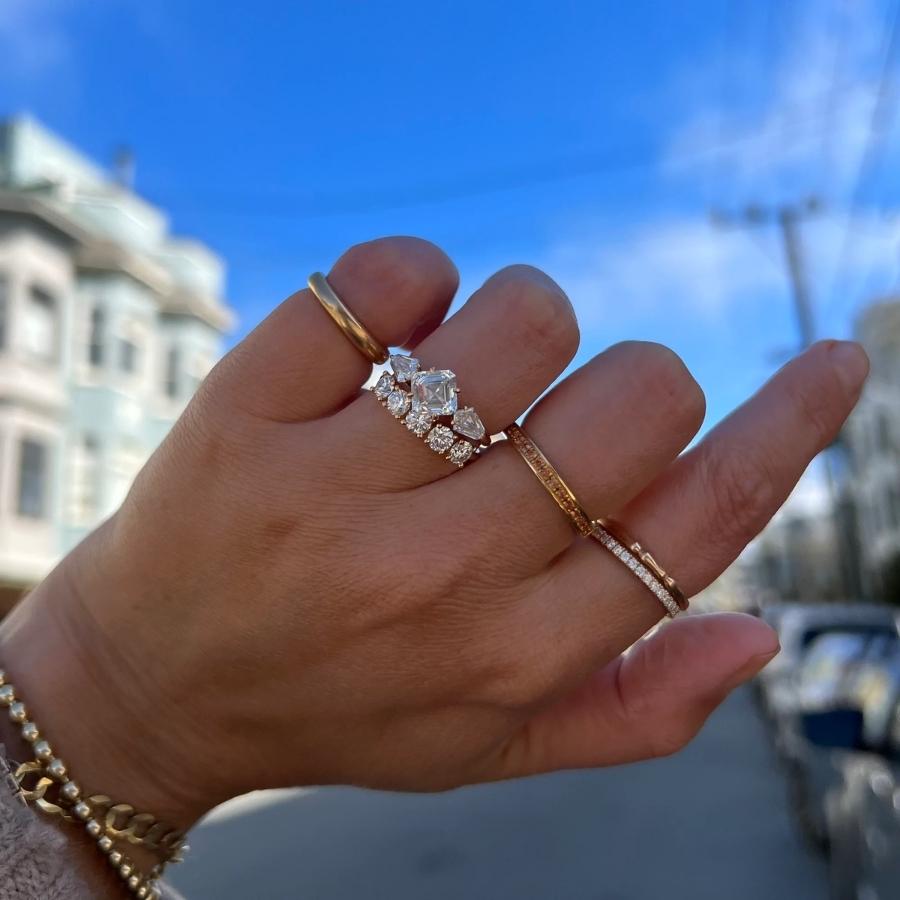 Ren Orange-Peach Round Brilliant Cut Sapphire Band