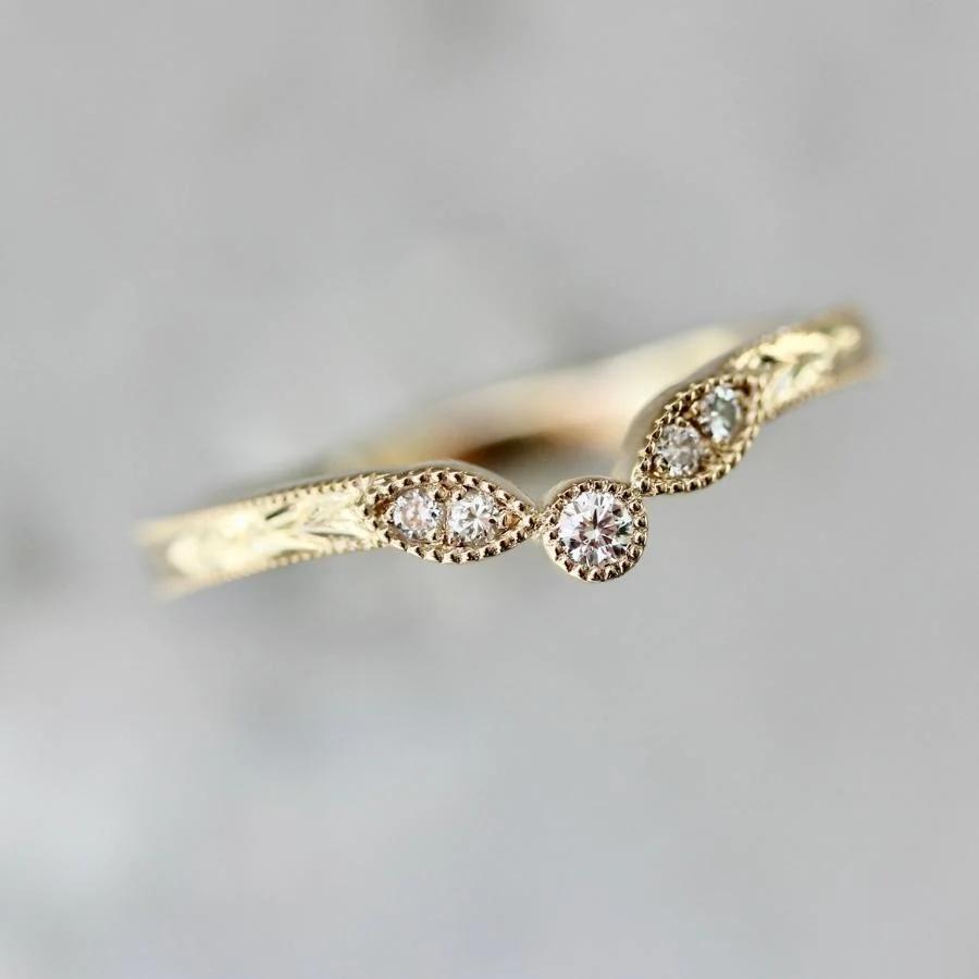 Short Cake Engraved Diamond Band