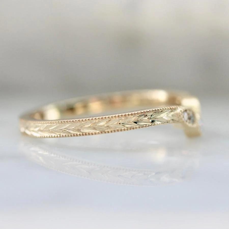 Short Cake Engraved Diamond Band