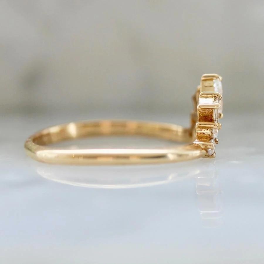 
            Soleil Curved Diamond Band