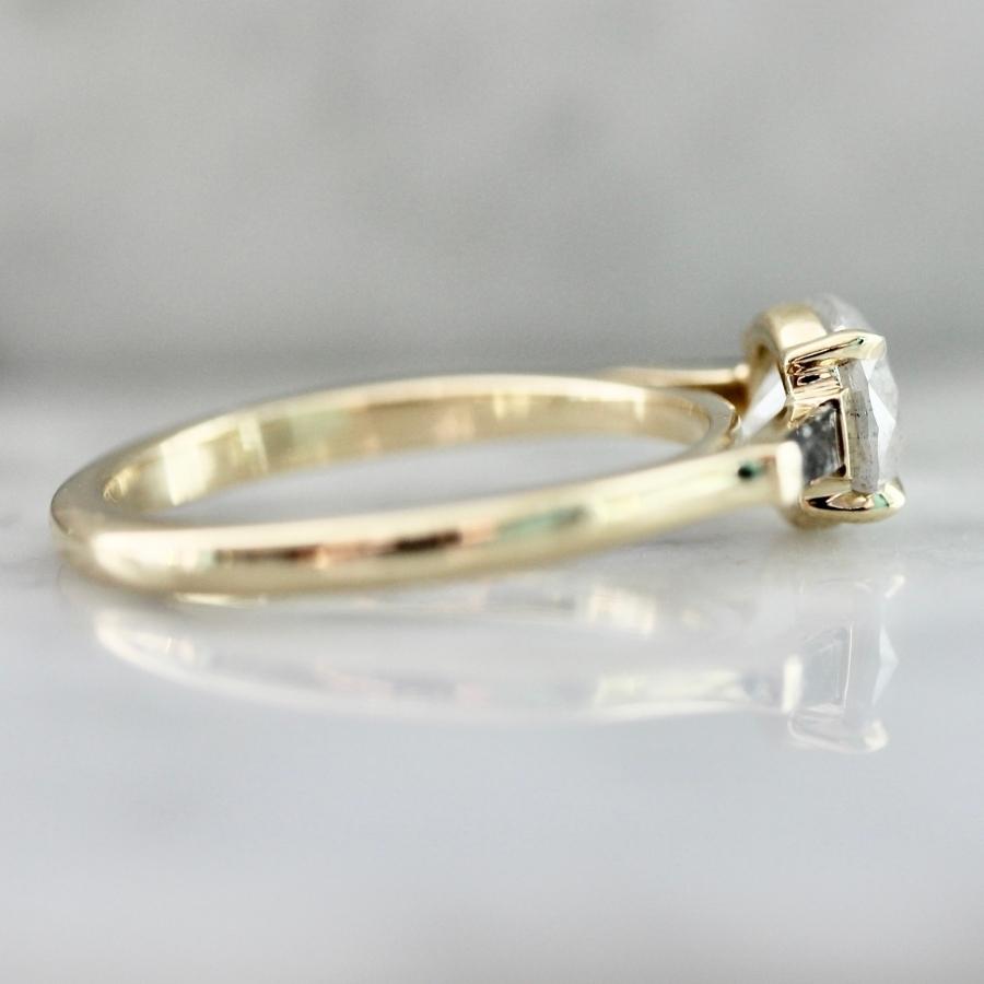 Star Fall Icy Round Brilliant Cut Diamond Ring