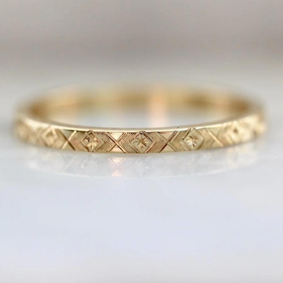 Starburst Engraved Gold Band