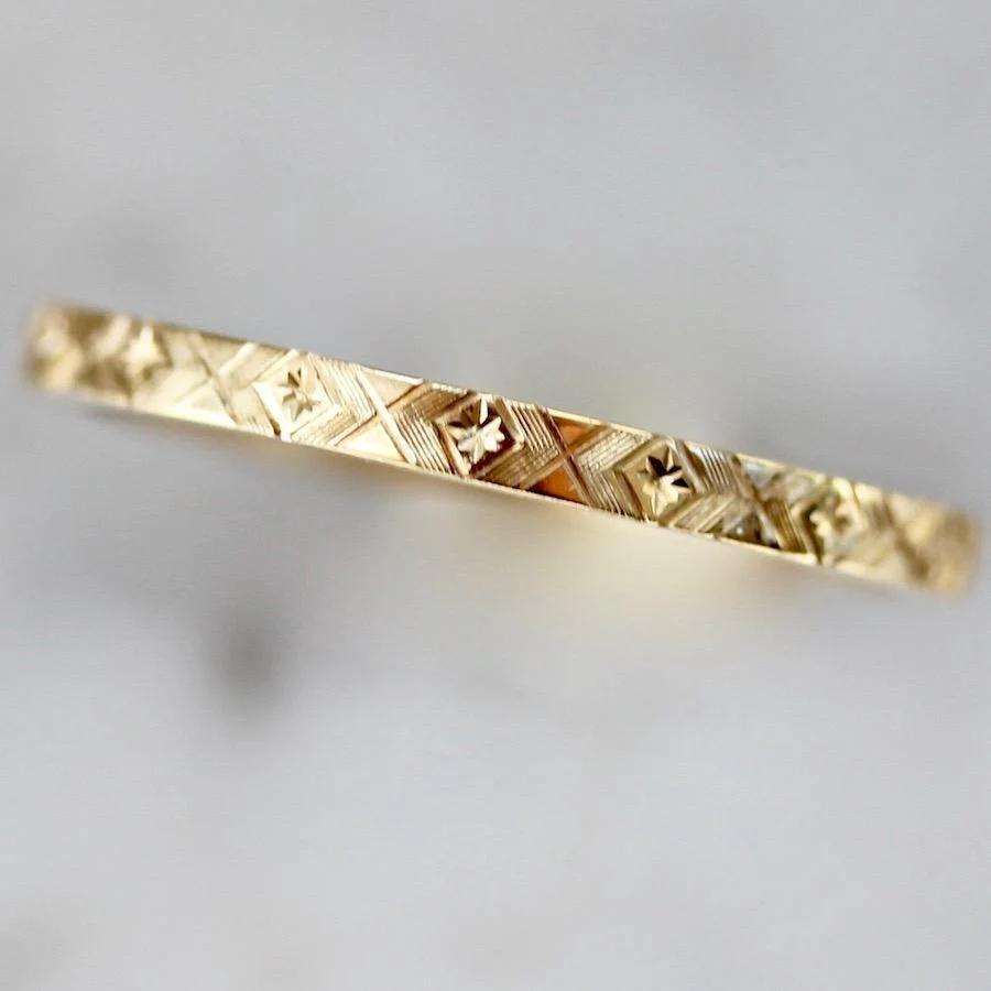 Starburst Engraved Gold Band