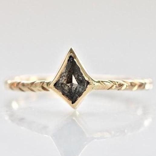 Army Of Rokosz Ring Ada Black Diamond Kite