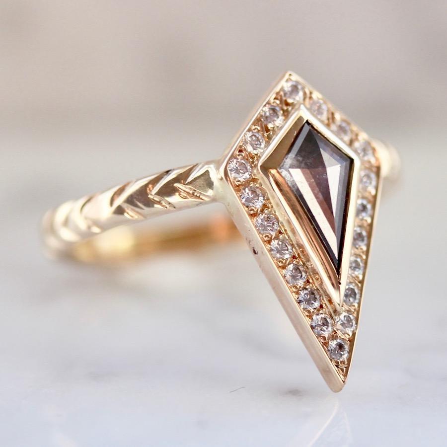 Army Of Rokosz Ring Carmen Black Diamond Kite