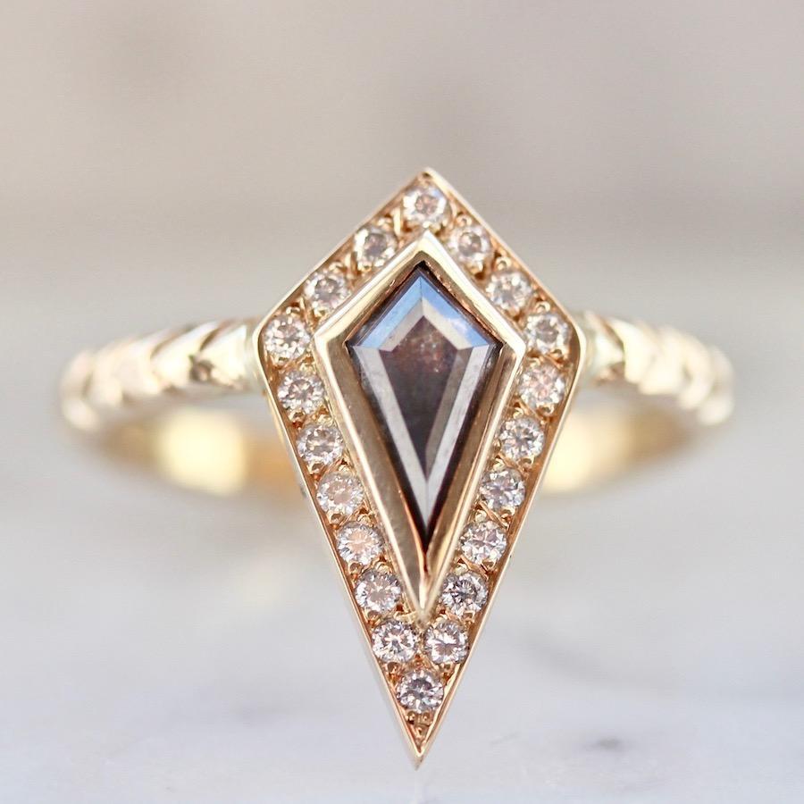 Army Of Rokosz Ring Carmen Black Diamond Kite