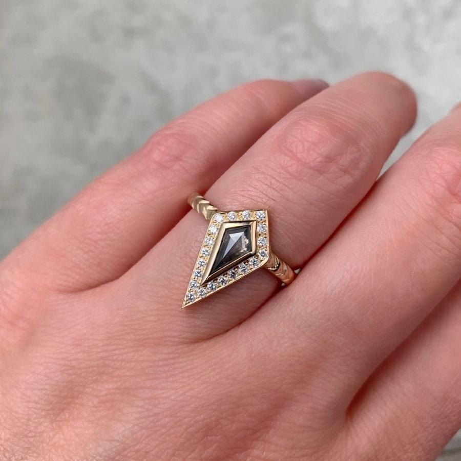 Army Of Rokosz Ring Carmen Black Diamond Kite