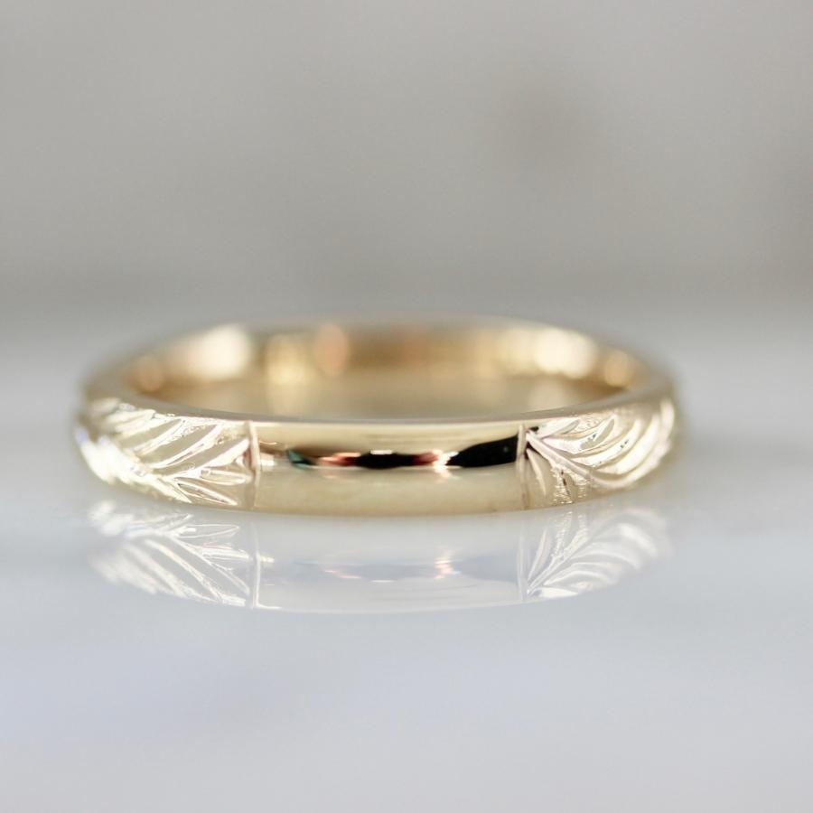 
            feather engraved gold band