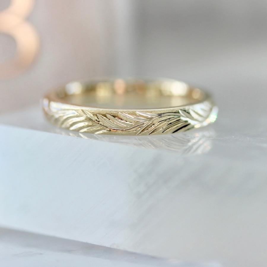 
            feather engraved wedding band