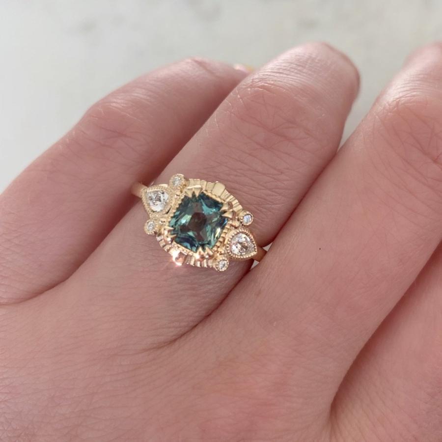 
            Lille Sapphire &amp; Diamond Ring